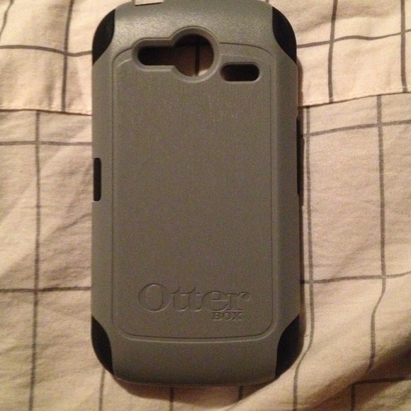 OtterBox and screen protector for Pantech Burst! - Picture 2 of 4