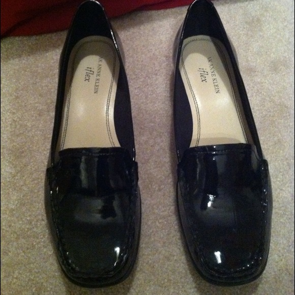 ***SOLD*** Ann Klein patent leather shoes - Picture 1 of 2