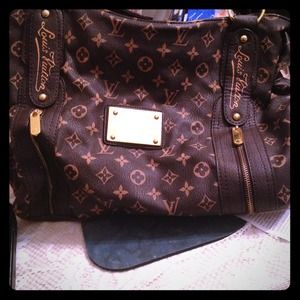 Louis Vuitton Purse!