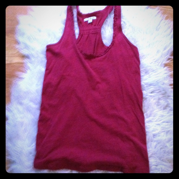 Maroon razor back tank.