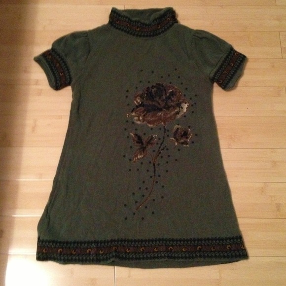 Green short sleeve sweater tunic