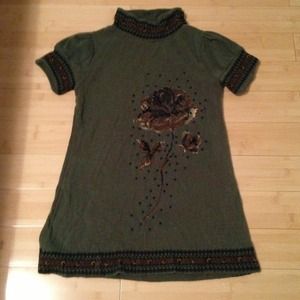 Green short sleeve sweater tunic