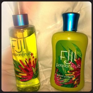 BATH & BODY WORKS  Signature Collection