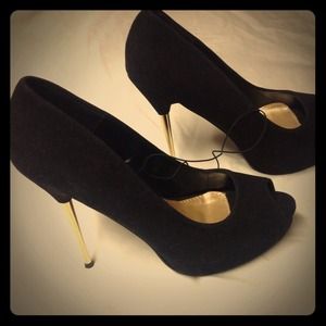Wet Seal Black Velvet Peep Toed Pumps