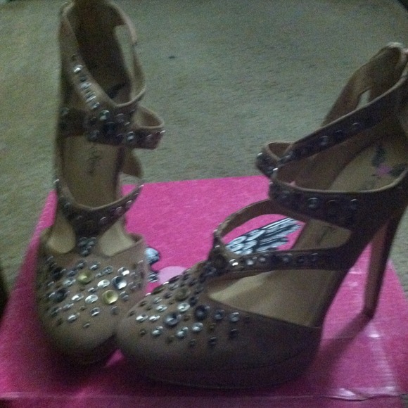 Shoes - Picture 2 of 2