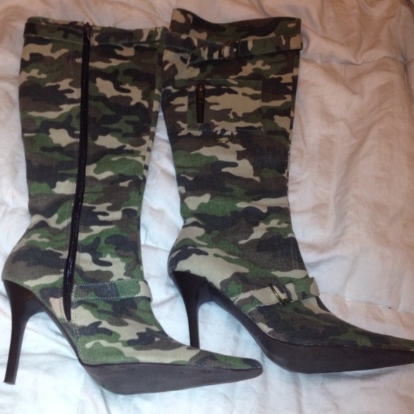 Boots - 🎀Sold in bundle🎀
