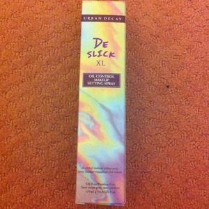 🎉REDUCED🎉 New UD deslick makeup setting spray