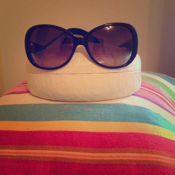 Coach sunglasses - Picture 1 of 3