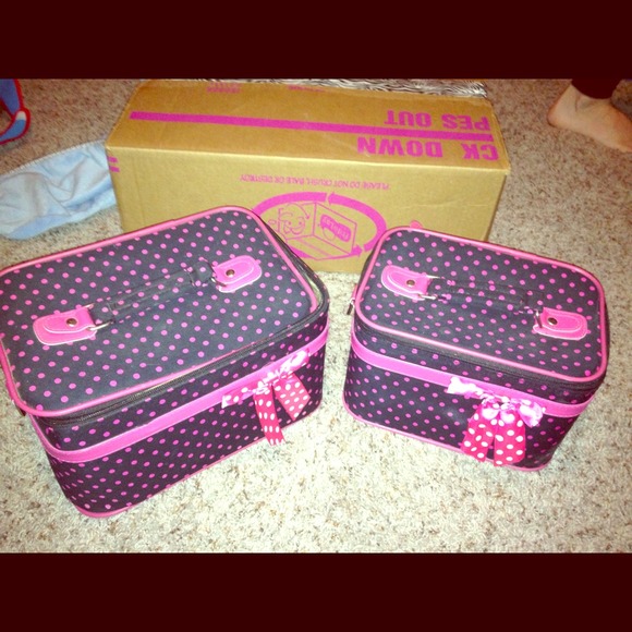 2 travel luggage for accessories/makeup