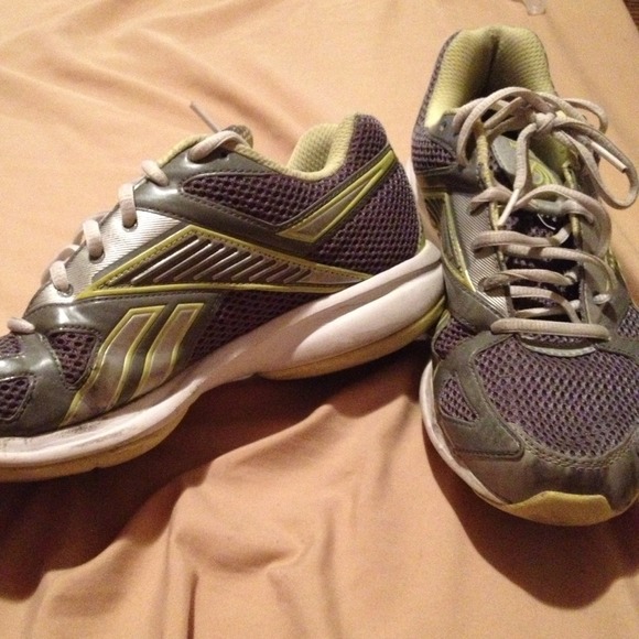 Reebok easy tone  size 9