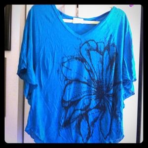 Flutter sleeve turquoise top w/black beaded flower