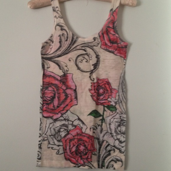 💥💥SOLD💥💥Floral tank