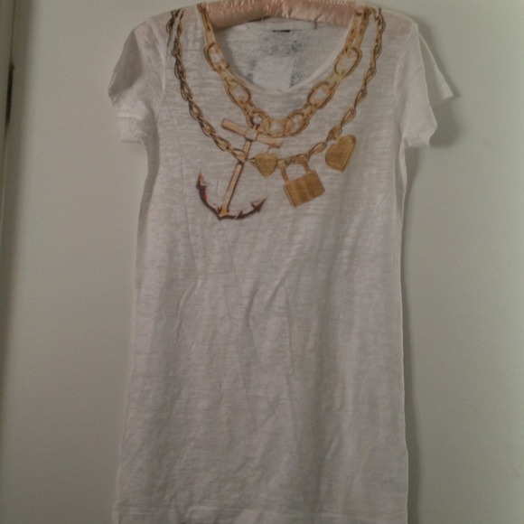 💥💥SOLD💥💥White tee with anchor design