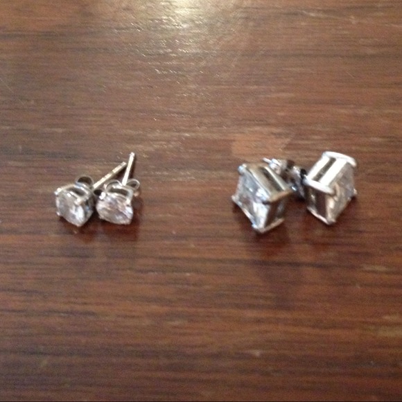 "Solitaire" earrings.