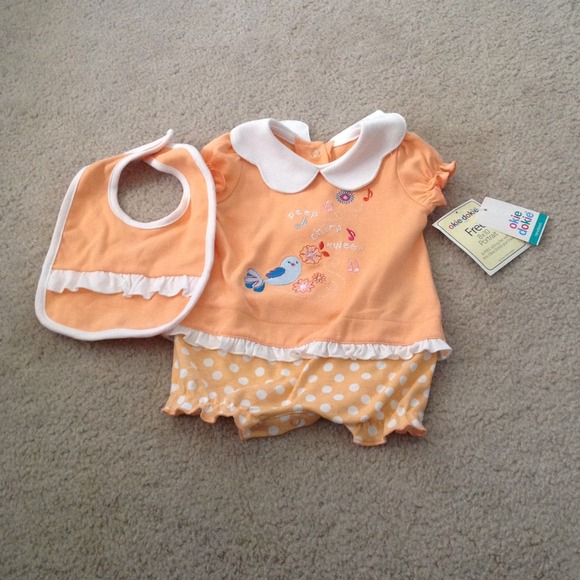Peach cobbler newborn onesie with matching bib.