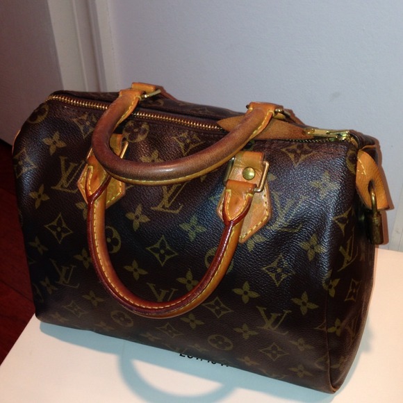 Louis Vuitton Handbags - LV speedy 25