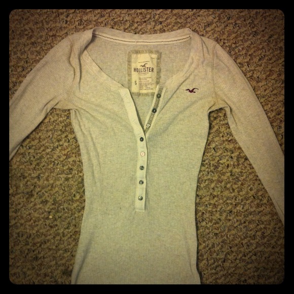 Hollister shirt size small, oatmeal color.❤