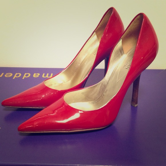 Guess pumps