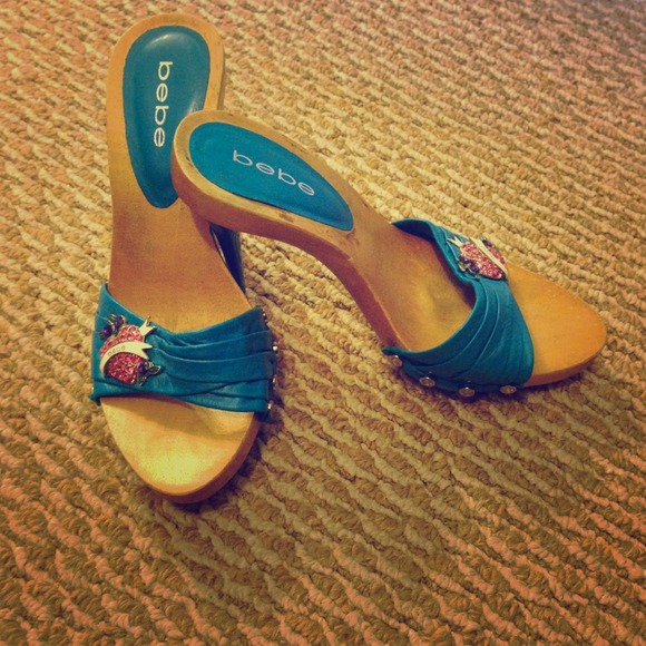 💯% Authentic Bebe Turquoise Heels