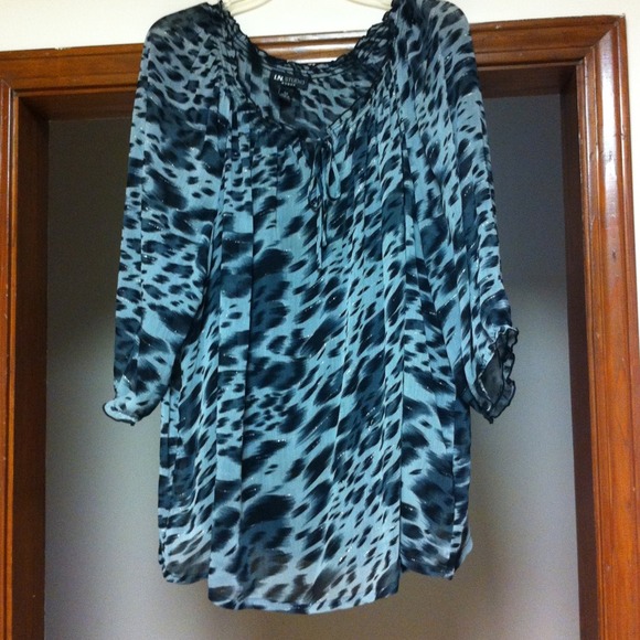 Reduced* black /gray leopard plus size 3/4 top