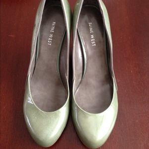 Mint green leather Nine West wedge size 6 1/2