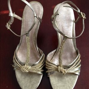 Almost new gold Nine West size 6 1/2
