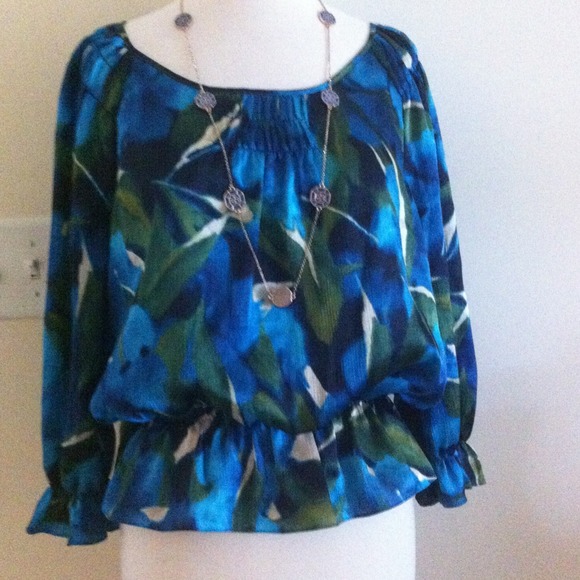 Ann klien, Very pretty top, note size is PM