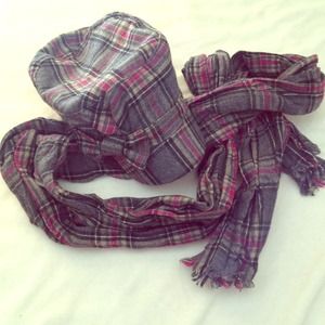 💗Traded💗 Matching hat/scarf set