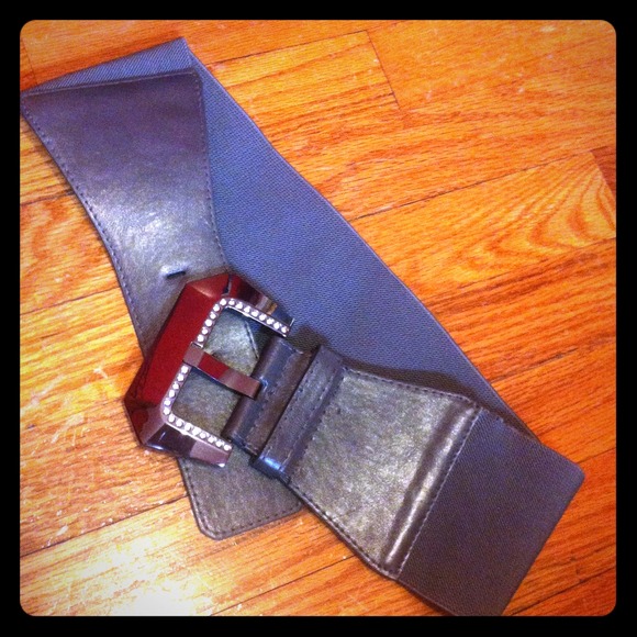 ⭐SOLD⭐ Women's grey bling buckle stretch belt! - Picture 1 of 3