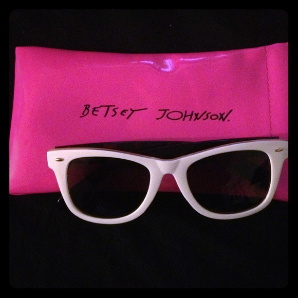 - SOLD -Betsy Johnson BNWOT sun glasses
