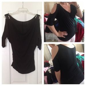 Black top with open sleeves, size Med!