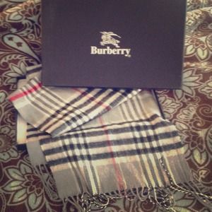 Burberry scarf with box