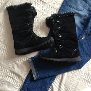 Black winter boots