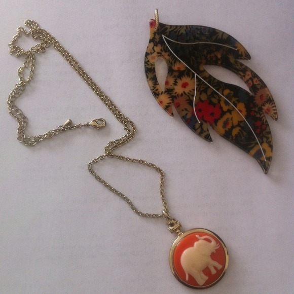 Elephant necklace with leaf pendant