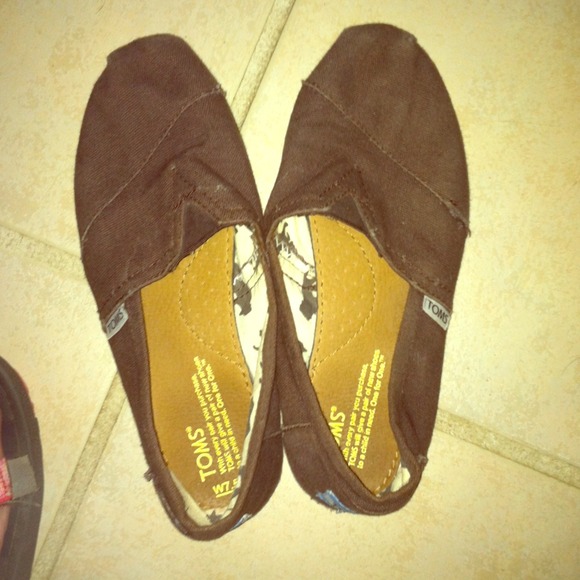 Brown toms size 7.5 have only been worn once
