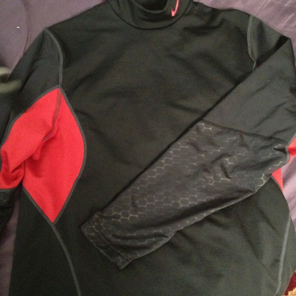 TRADED Nike Pro Combat fitted Men's athletic shirt