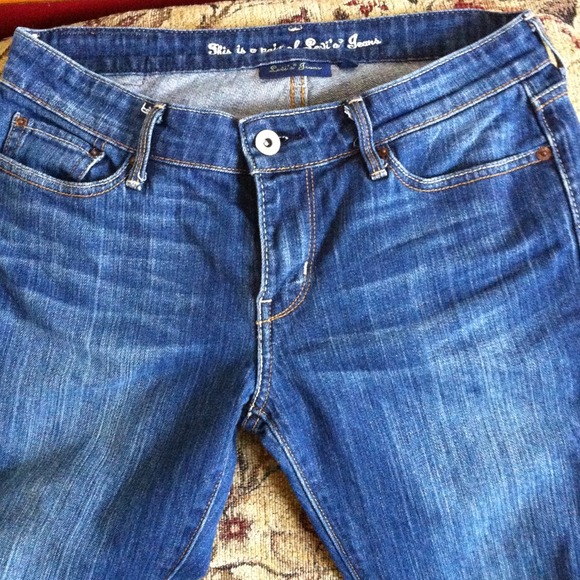 ❤Sold❤Levi's medium dark jeans
