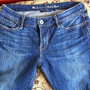 ❤Sold❤Levi's medium dark jeans