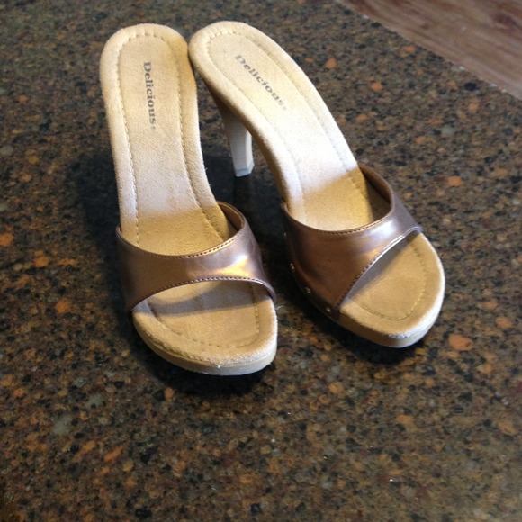 ::Sold::Bronze high heel