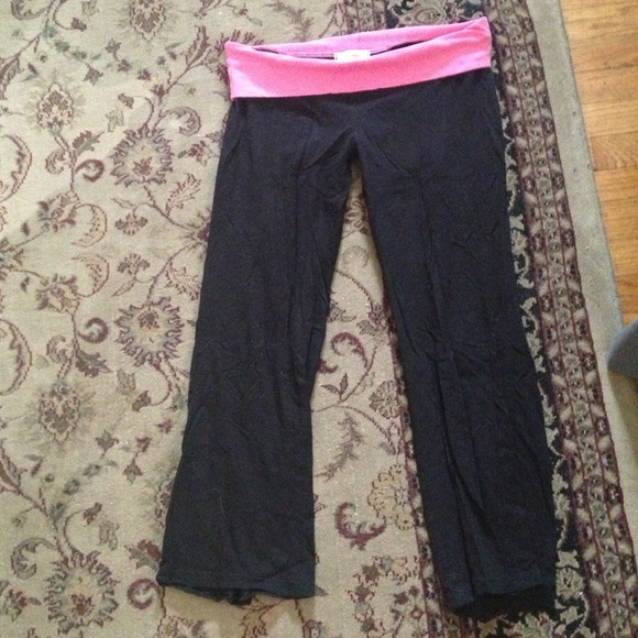 Pink yoga pants.