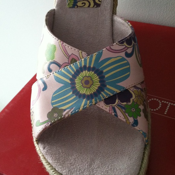 HOTKISS size 7 summer wedges - Picture 3 of 4