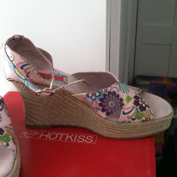 HOTKISS size 7 summer wedges - Picture 4 of 4