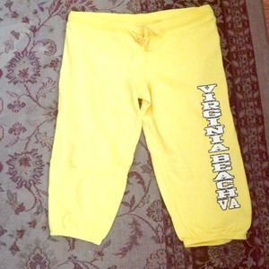 Yellow capris!