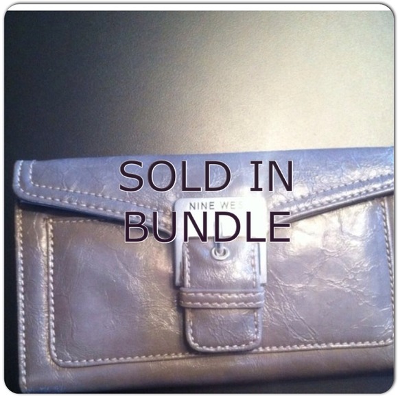 **SOLD IN BUNDLE--*NineWest gray tri bucket wallet