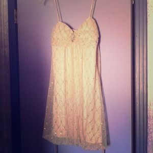 Beautiful party dress! It's too short for me now.