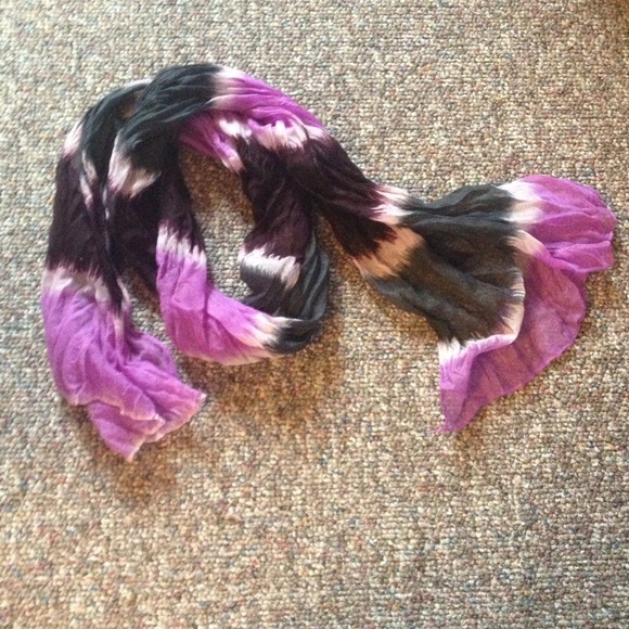 Scarf - Picture 1 of 2