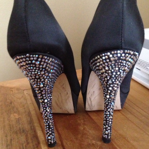 High heeled!! - Picture 2 of 3