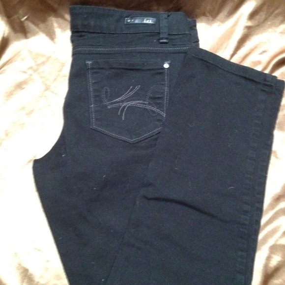 Sold!!  Lei black skinny jeans