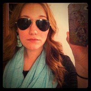 Brand new ray bans!! Polarized!! Gold frames!