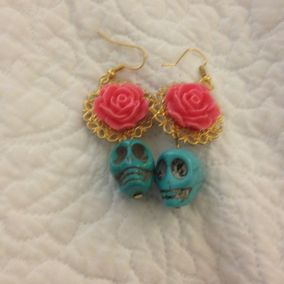 Skull earrings